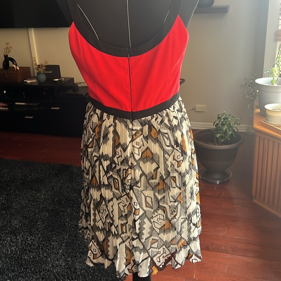 Pleated dress pattern with red color block top - Picture 5 of 8